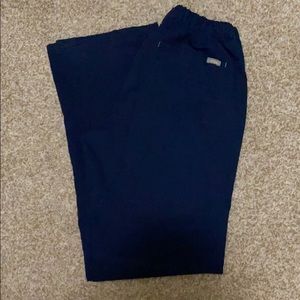 Older style FIGS navy scrub set